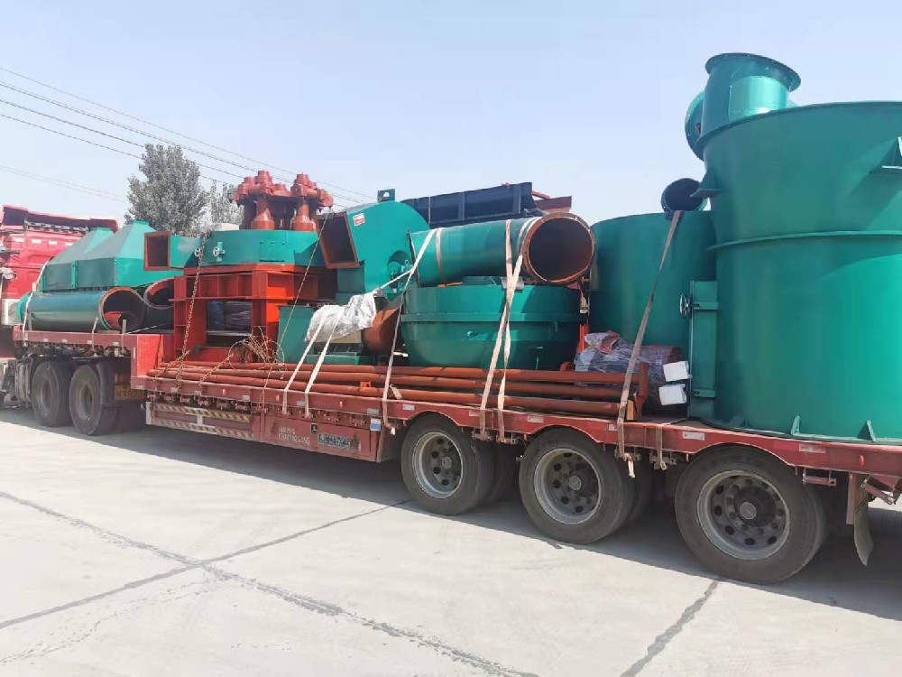 发往新疆的磨粉机现场
